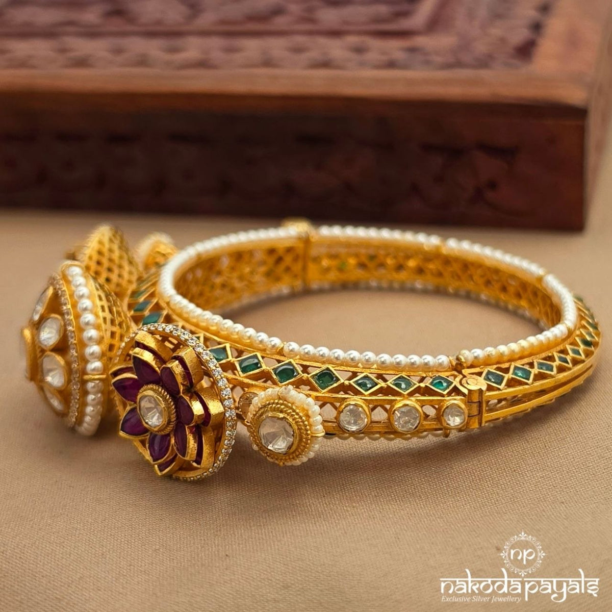 Elegant Pearl Floral Kada (Gk3393)