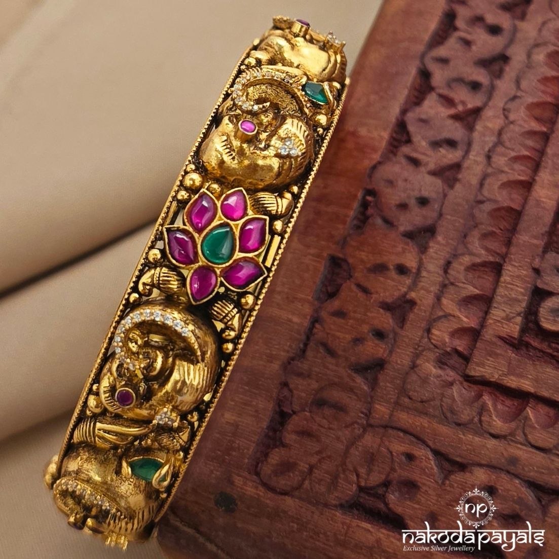 Lotus Kundan Kada (2.8) (Gk3284)