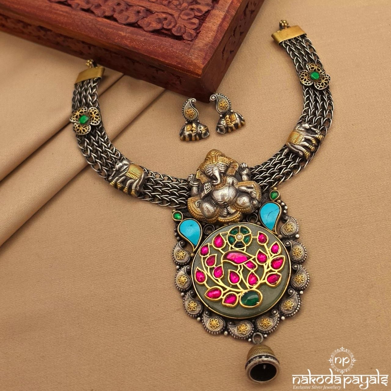 Ganesha Kundan Neckpiece With Earrings (N11735)