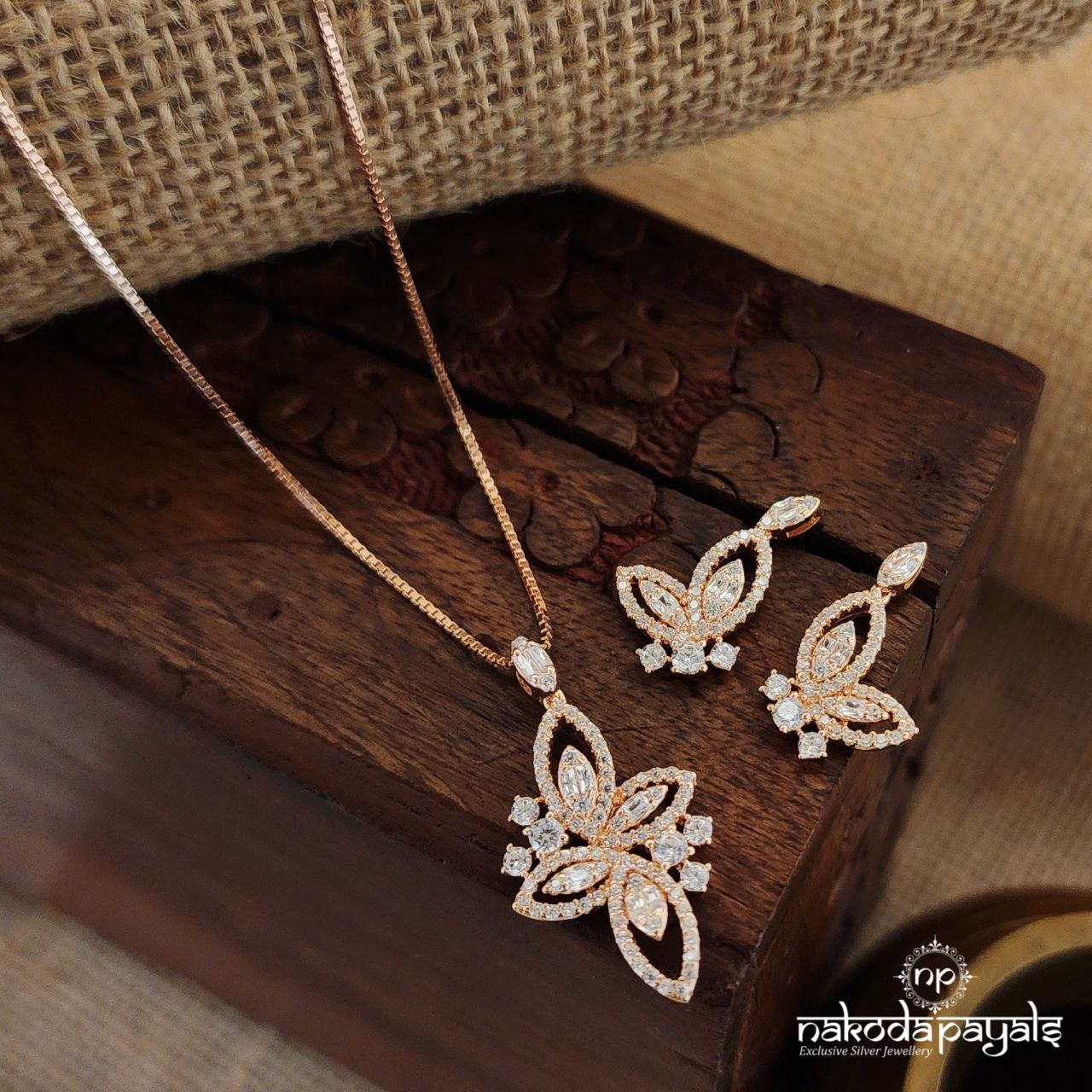 Leafy Rose Gold Neckpiece With Earrings (St3115)