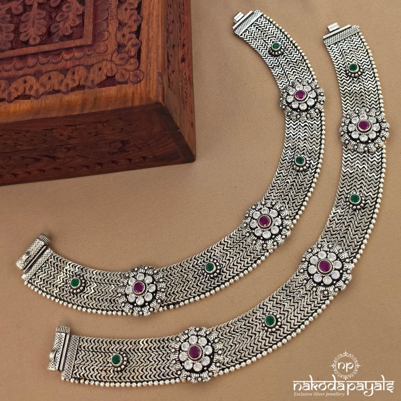 Exemplary Floral Anklet (A7094)