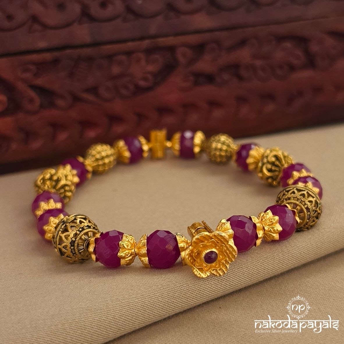 Red Bead Exquisite Kada (Gk3319)