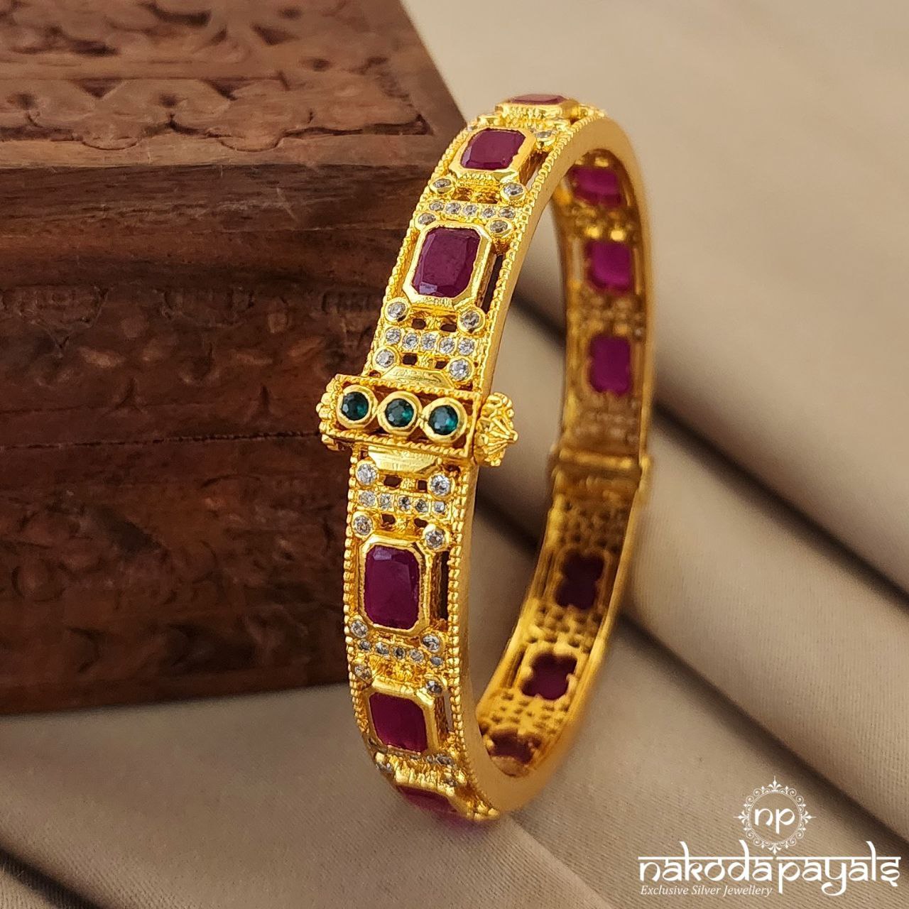 Rectangular Pink Openable Screw Kada (Gk2652)