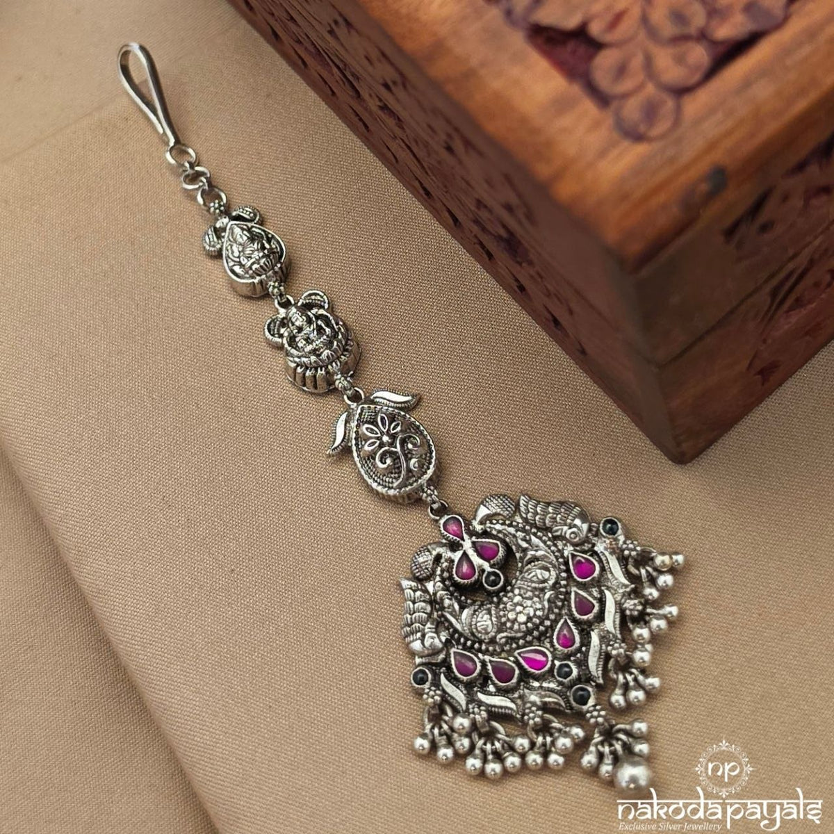 Pinkish Lakshmi Maang Tikka (M0493)