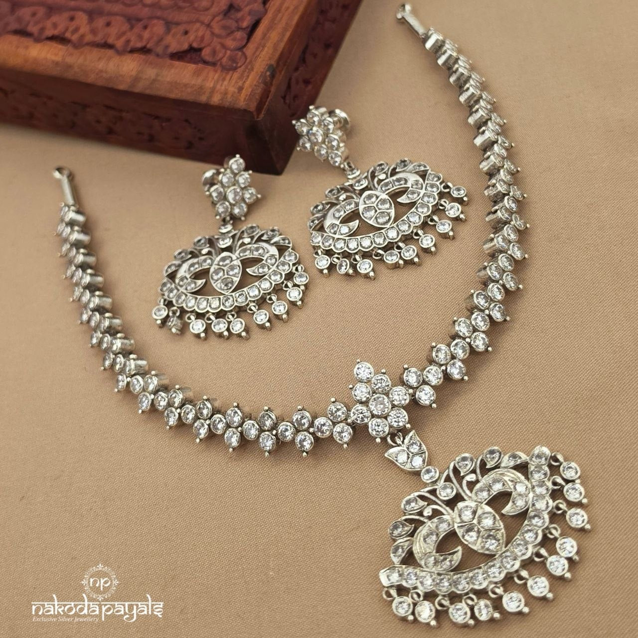 Sparkle White Neckpiece With Earrings (N11904)