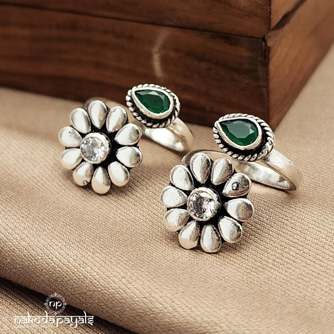 Front Adjustable Green & White Toerings (T4644)