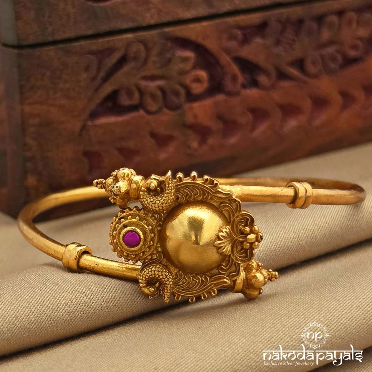 Traditional Pink Dot Bangle (Gk3398)
