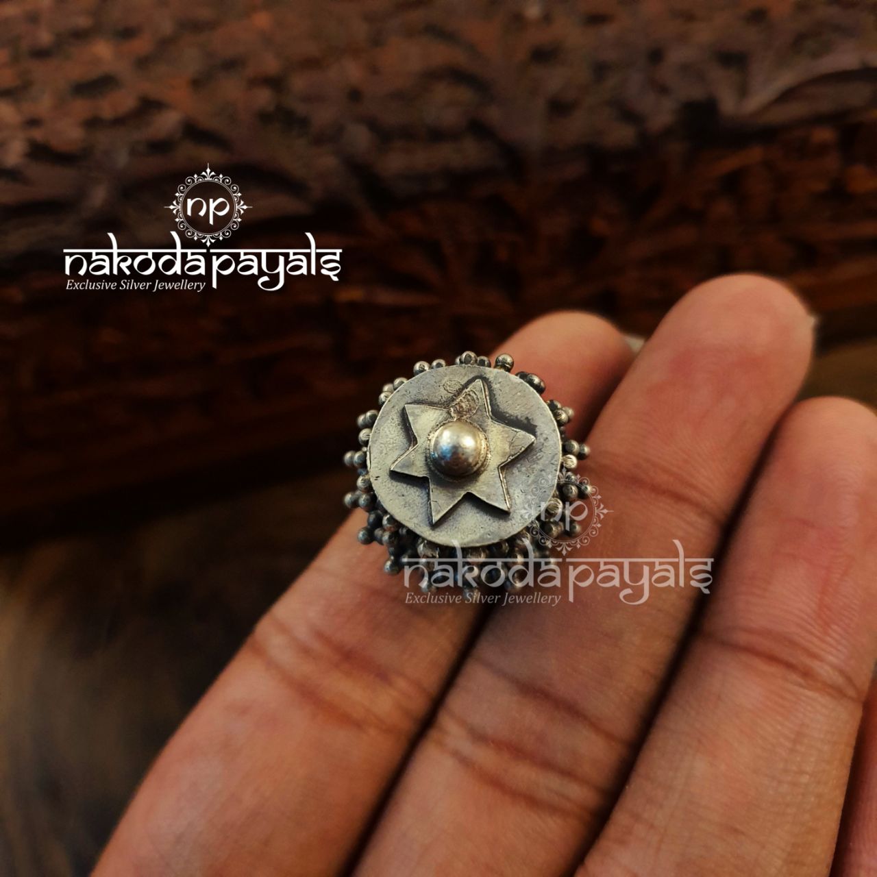 Fetchingly Bulged Carved Ring