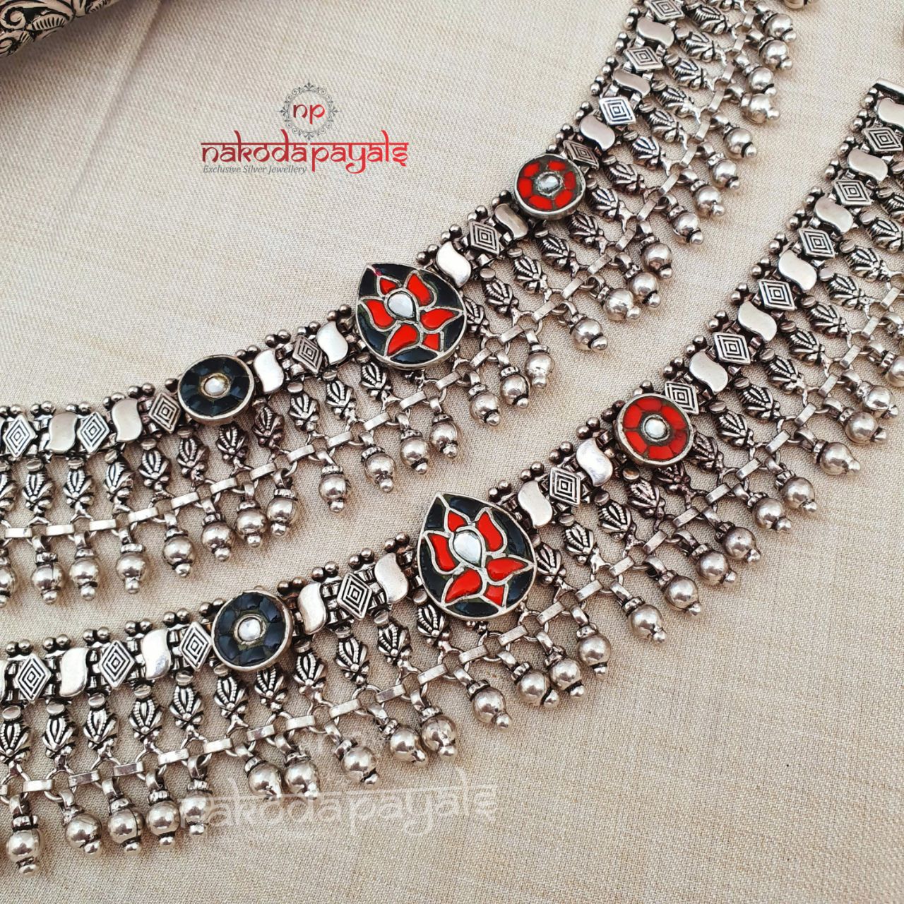 Eye-Popping Wide Lotus Anklets