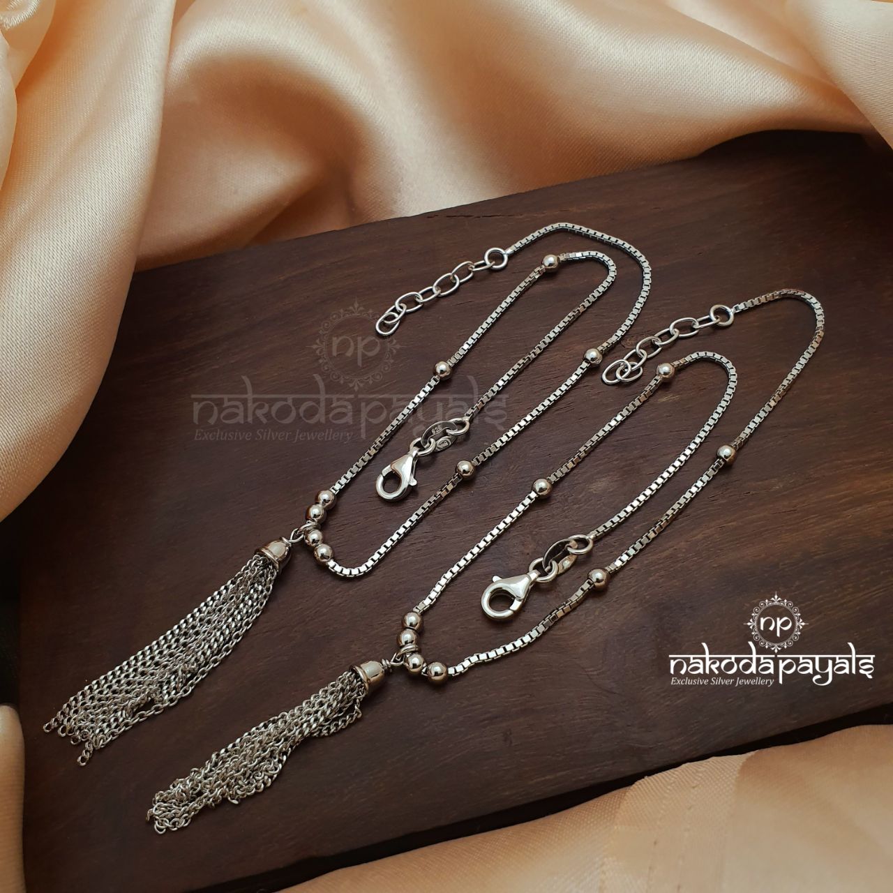 Clustered Chain Anklets