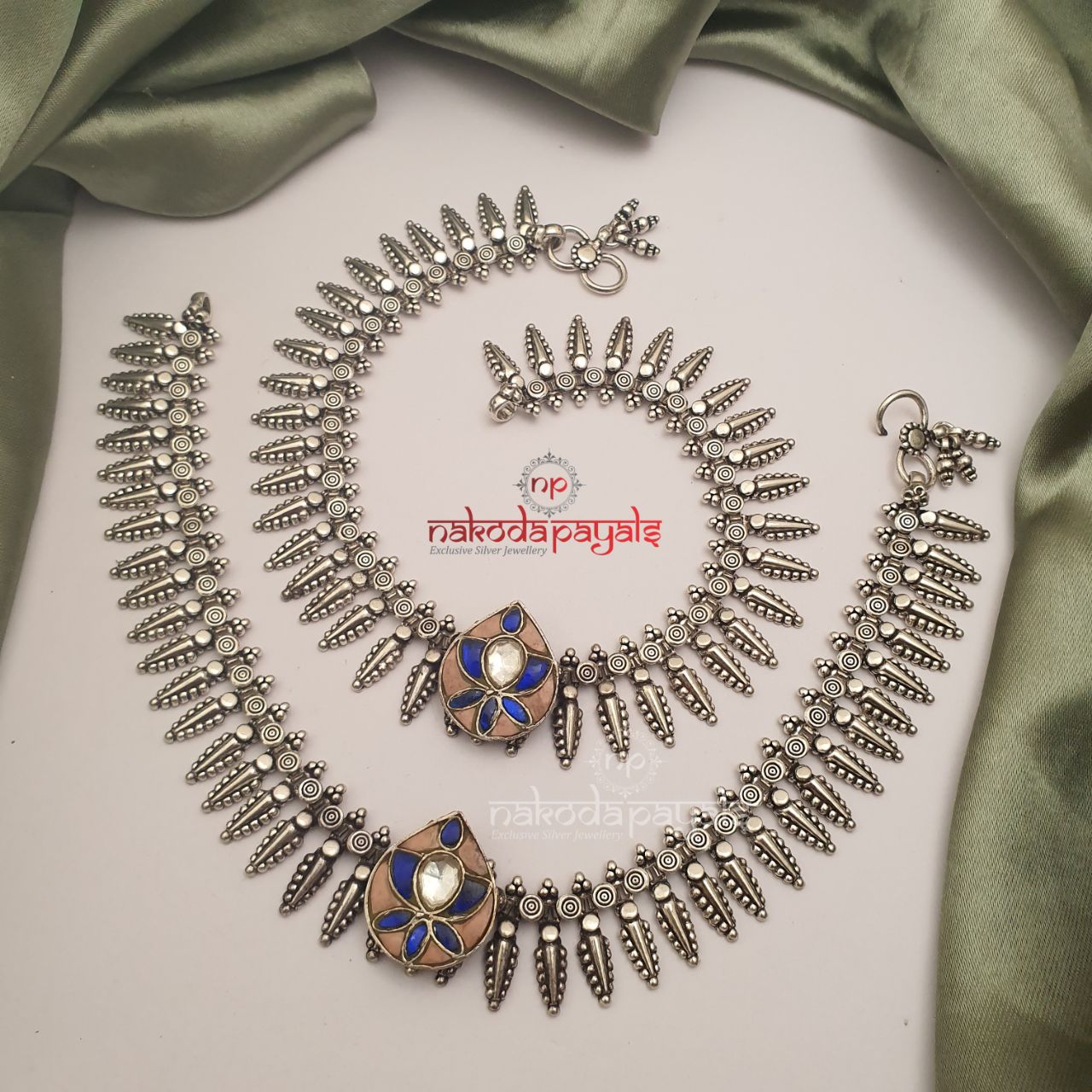 Blue Lotus In Kundan Anklets