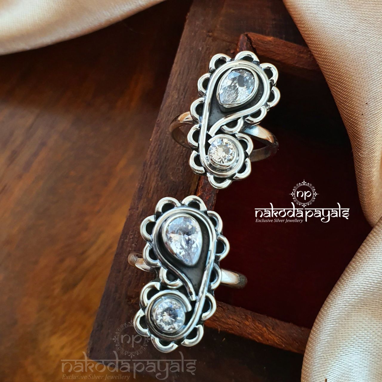 White Mango Toerings