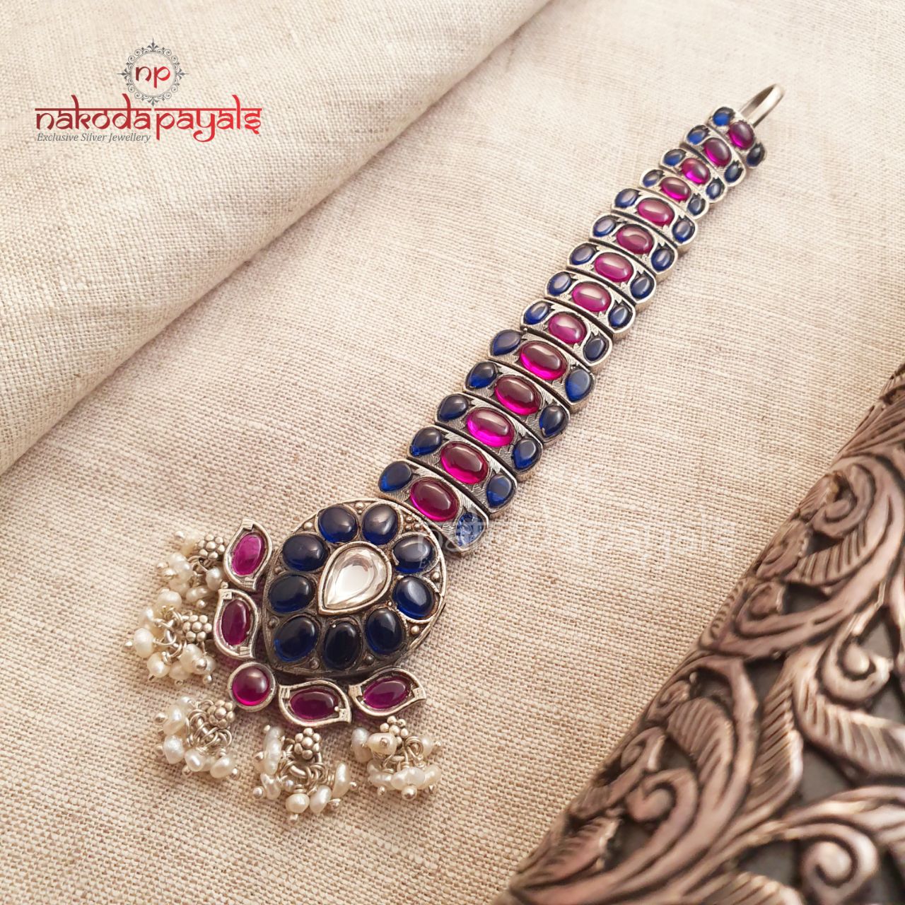 Chic Pearly Maang Tikka
