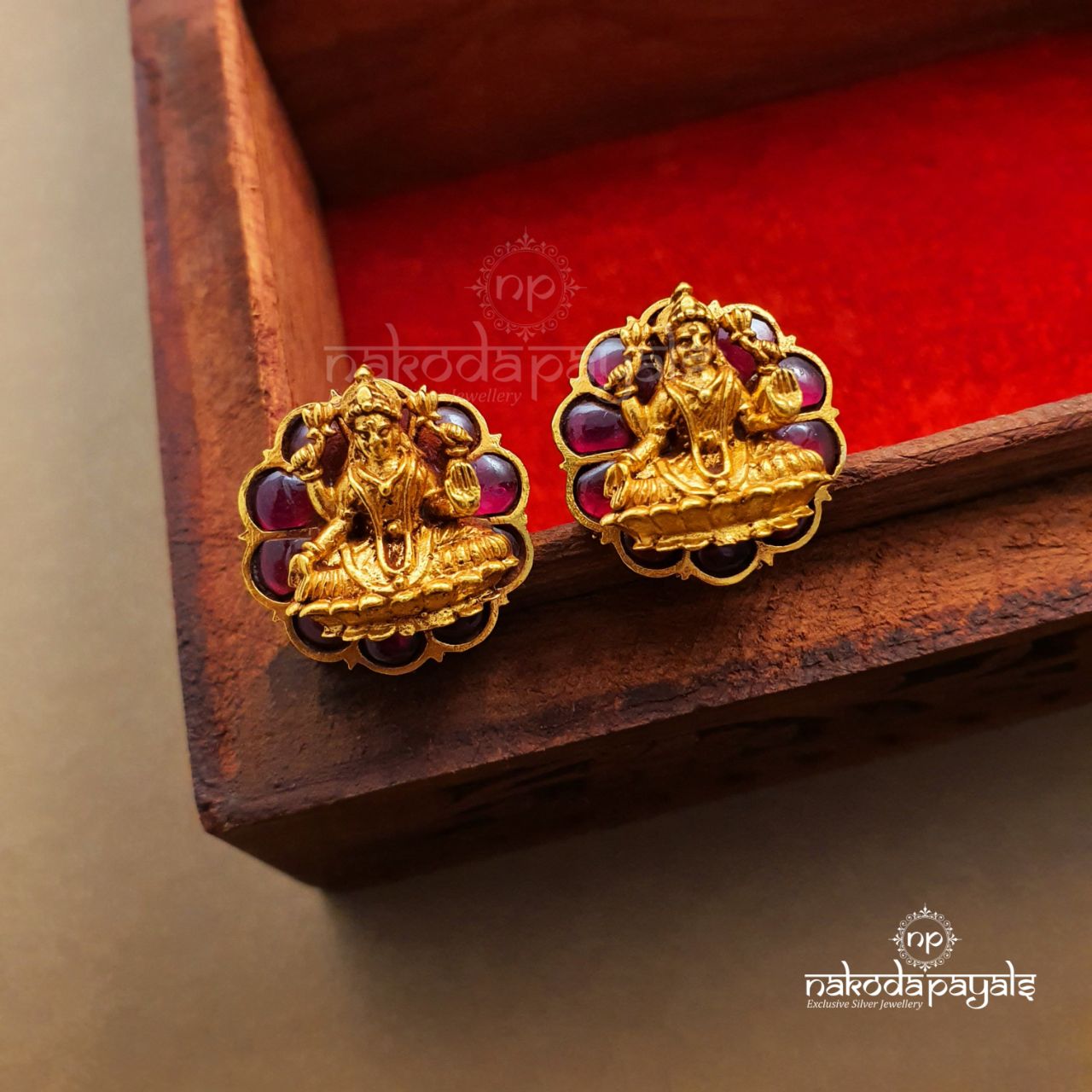 Penta Red Kundan Lakshmi Neckpiece With Earrings (Gn1935)