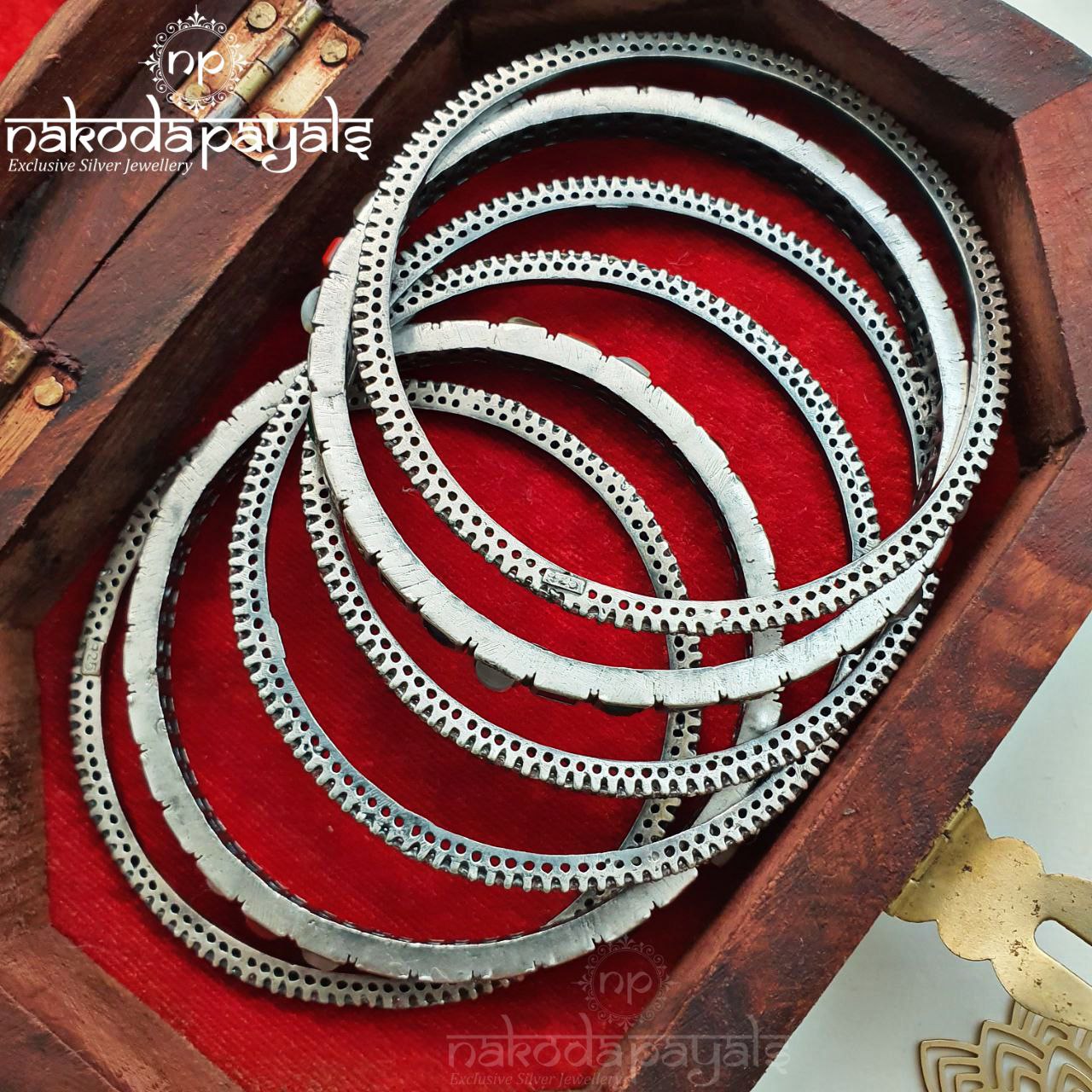 Cubical Navarathna Bangle Set