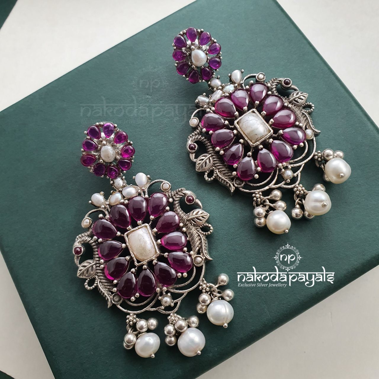 HighFashion Red Chandbali