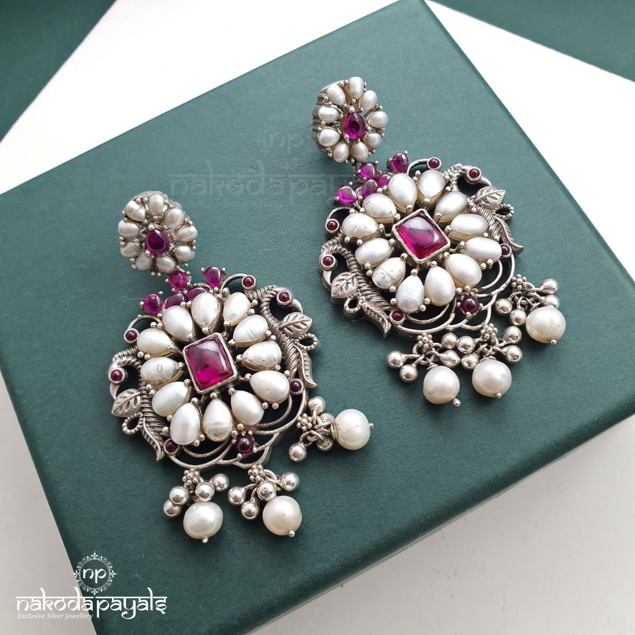 High Fashion Peatl Chandbali