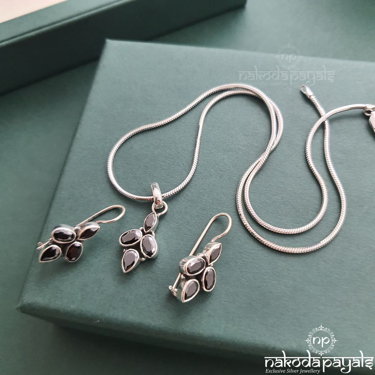 Pretty Cutstone Pendant Set (4 Variants)