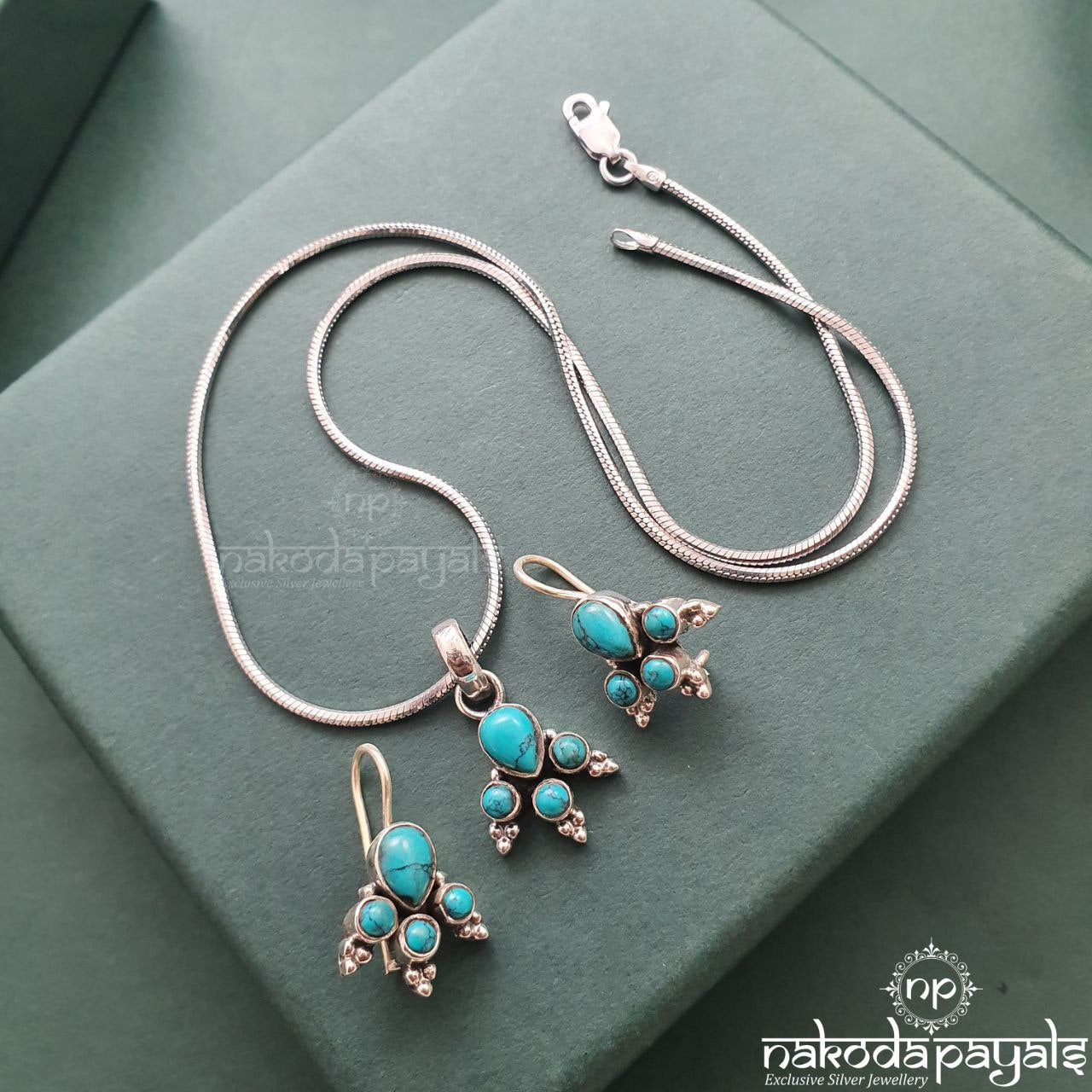 Chic Pendant Set (6 Variants)