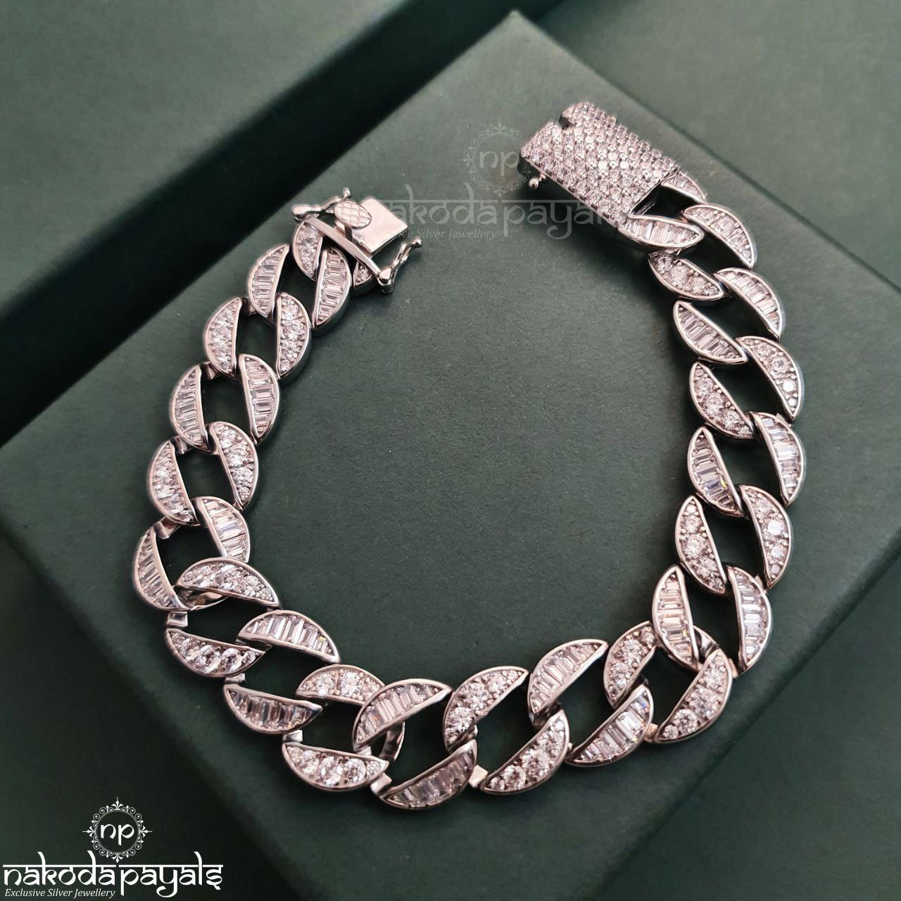 Audacious Links Bracelet