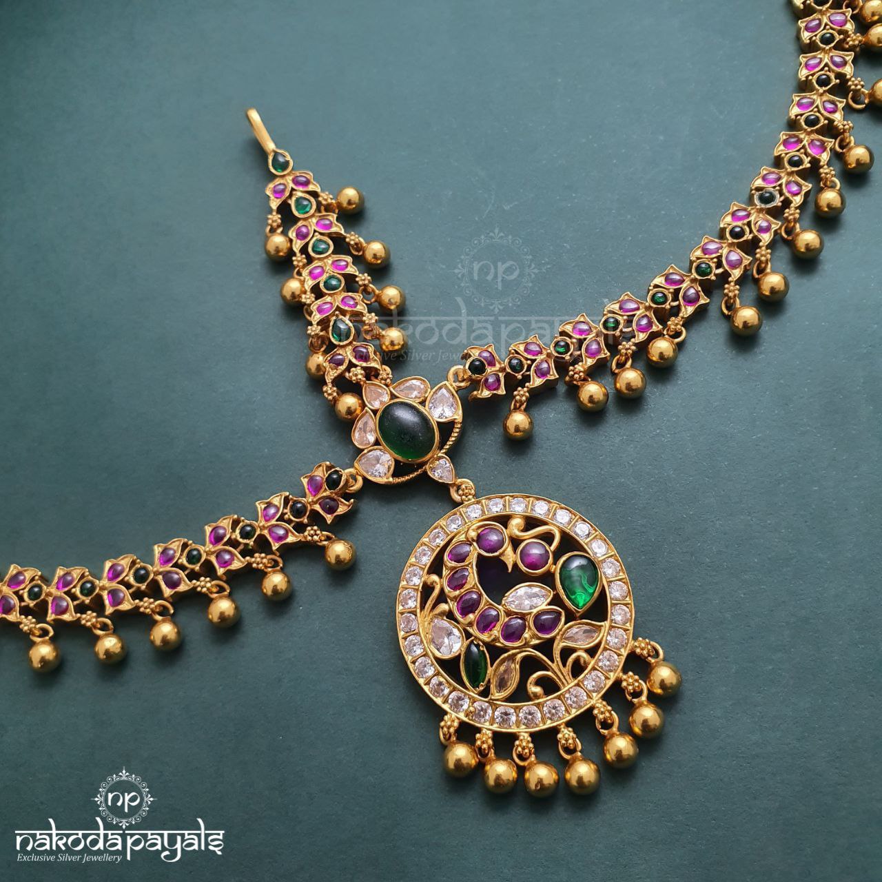 Picturesque Peacock Head Set