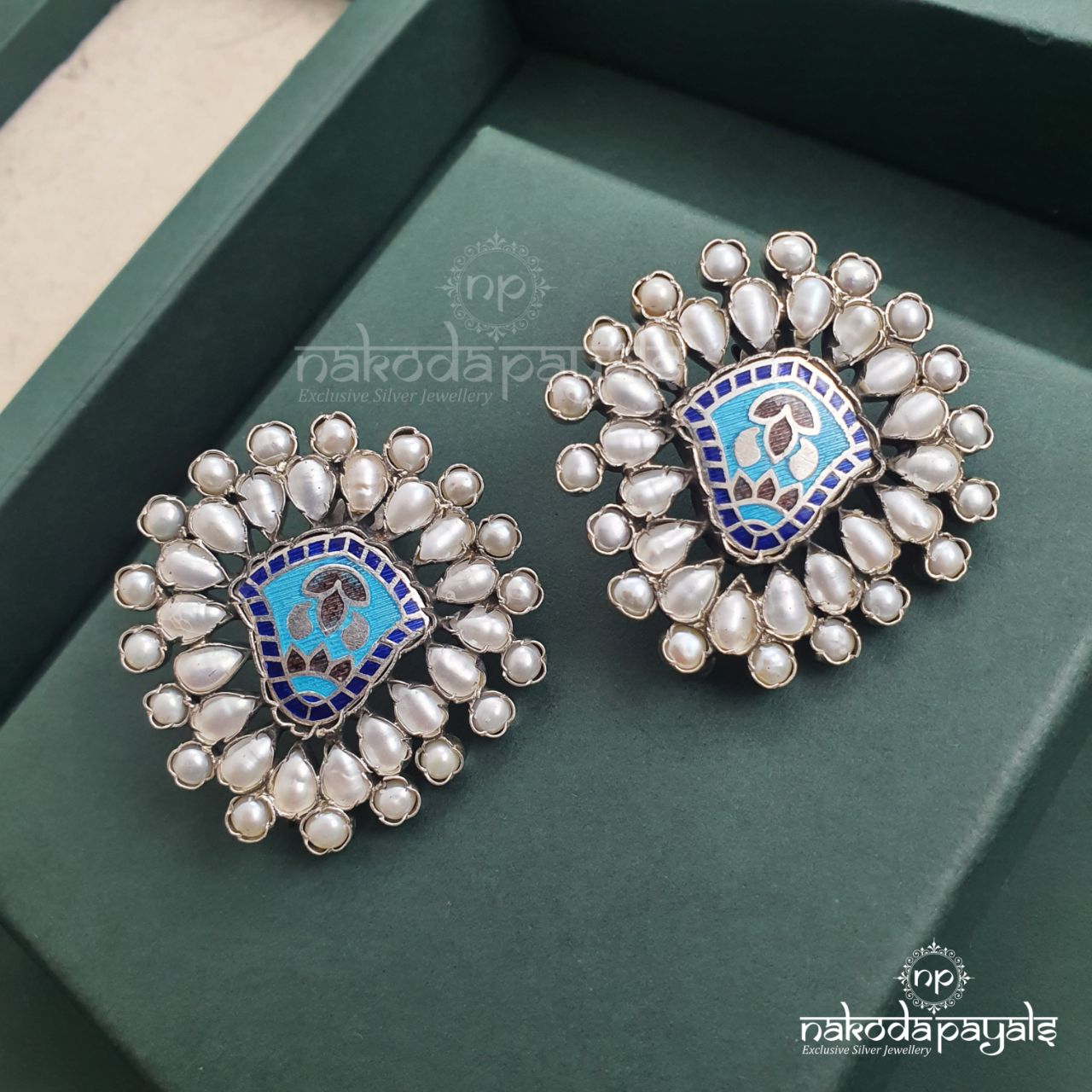 Striking Pearl Studs