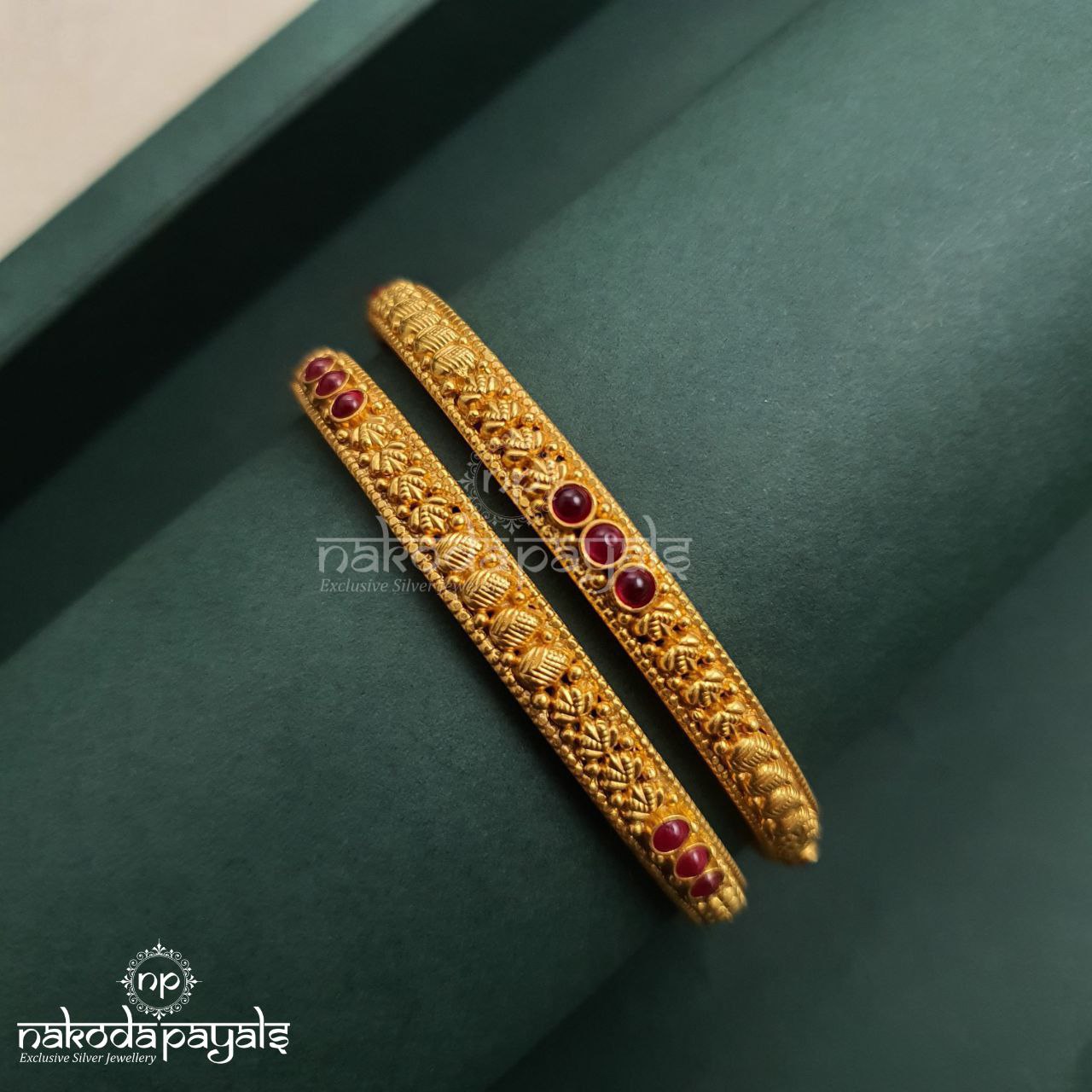 Pretty Red Bangle Pair