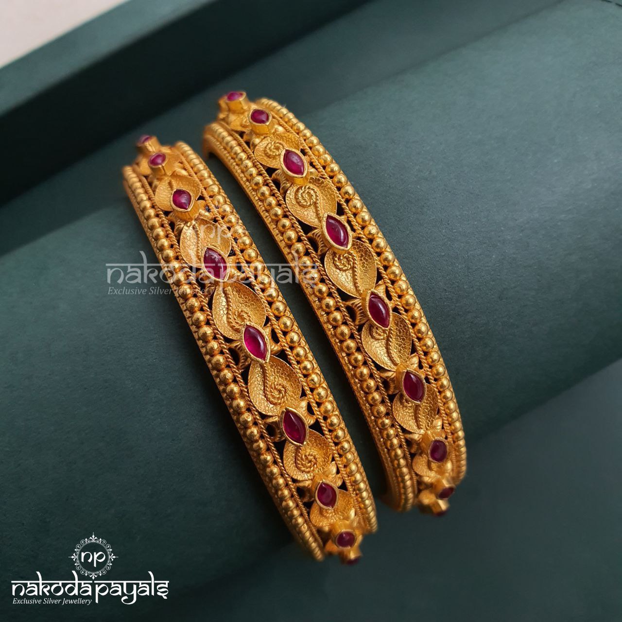 Classy Red Bangle Pair (Gk1961-64)