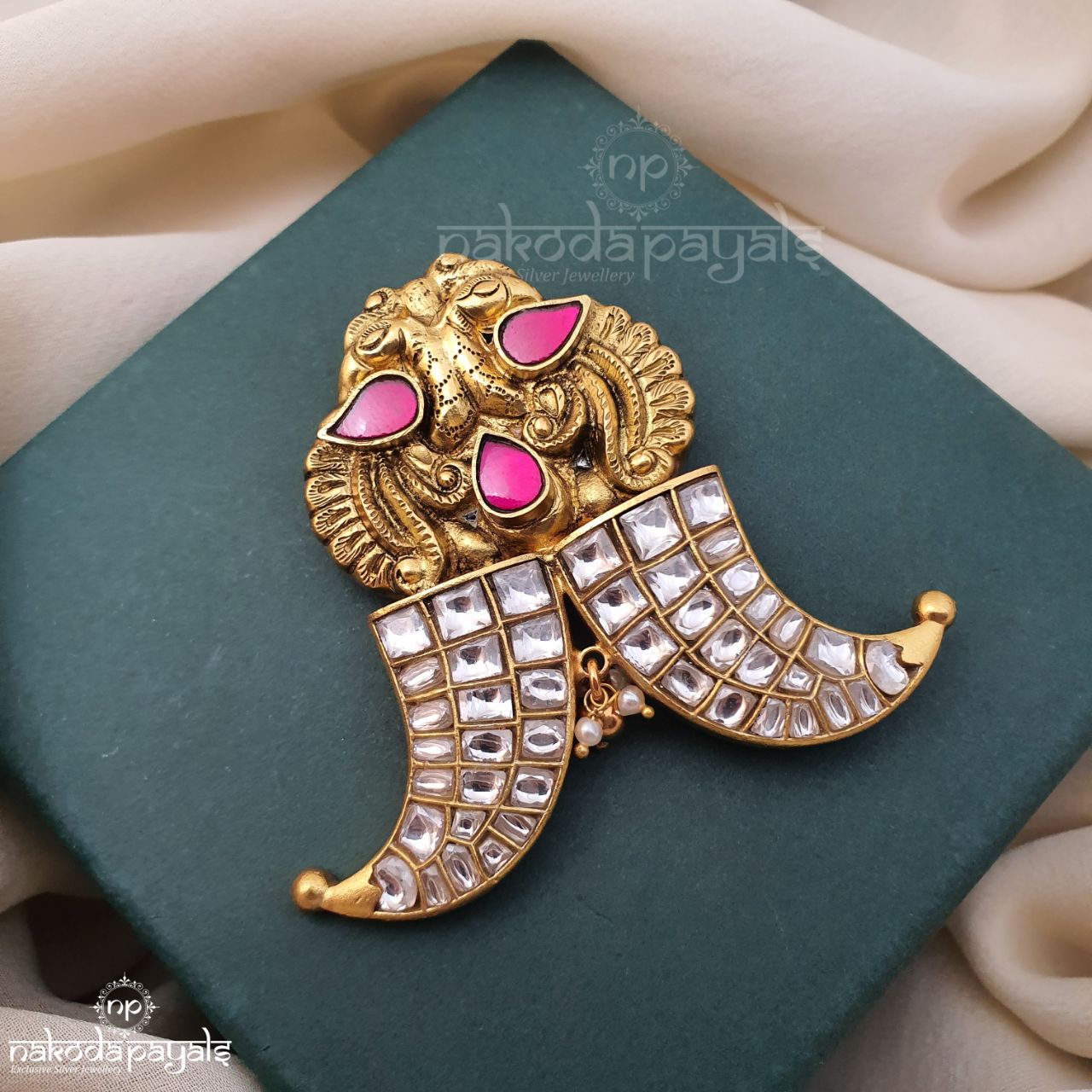 Puligore styles Kundan Pendant