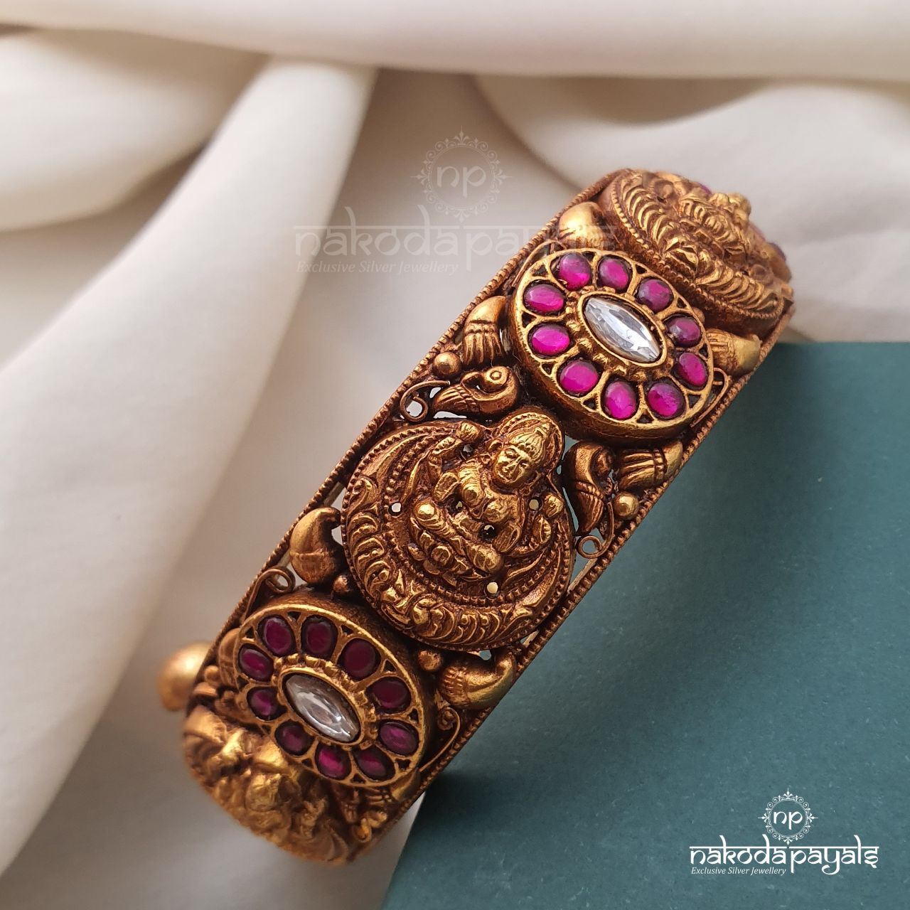 Lakshmi Nakash Kundan Screw Kada (2.6)