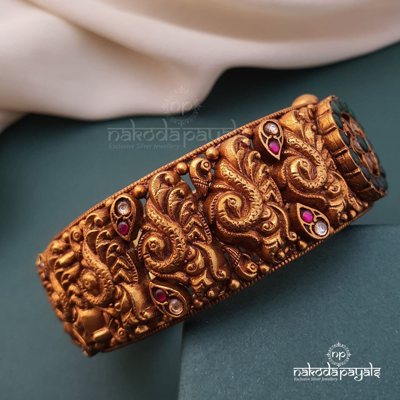 Green kundan Screw kada