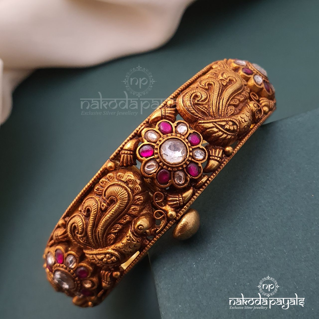 Showboat Peacock Kundan Kada (2.6)