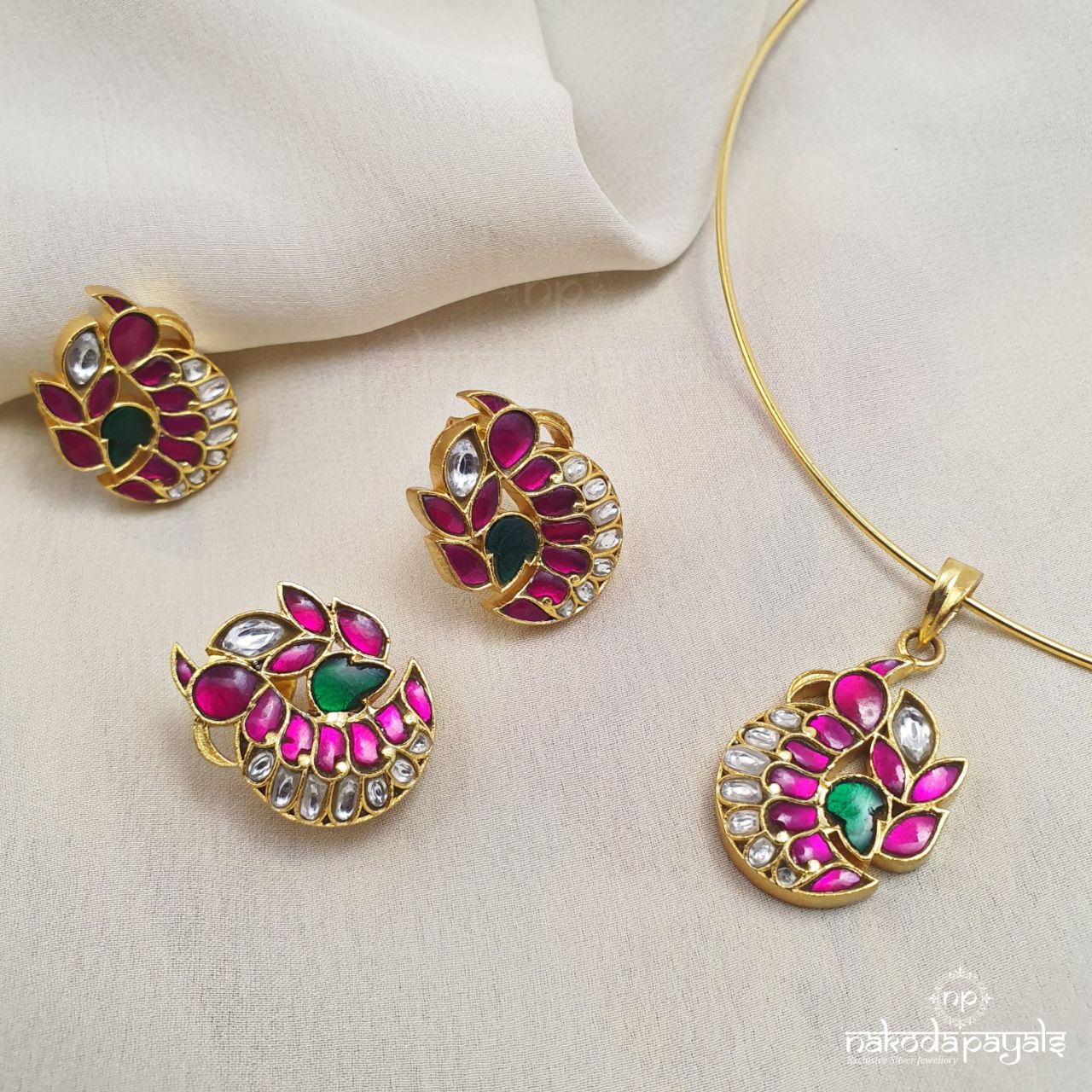 Peacock Hasli With Earrings & Ring (Gn3567)