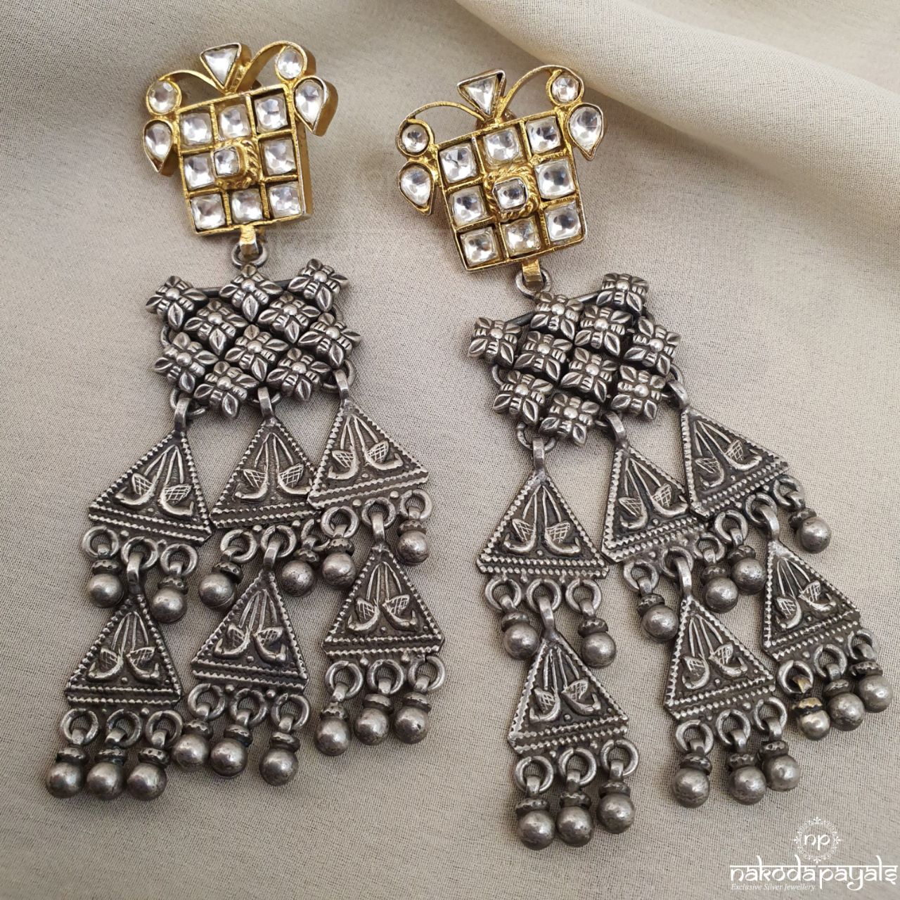 Square Kundan Chitai Chandbali