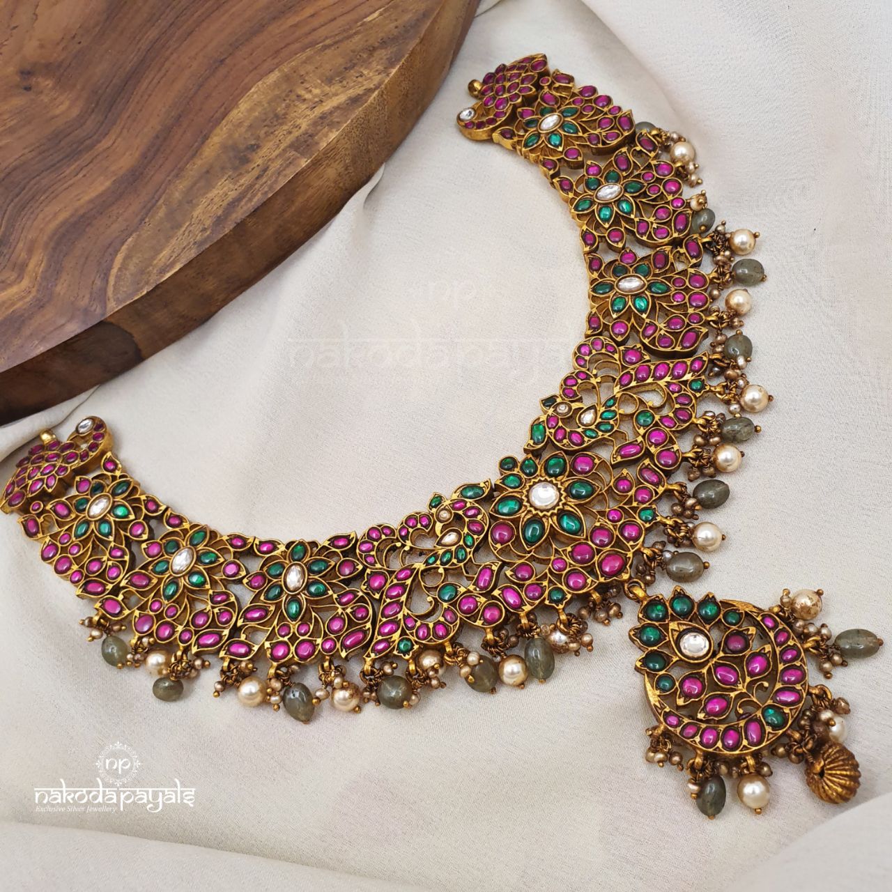Impressive Kundan Neckpiece(GN3757)
