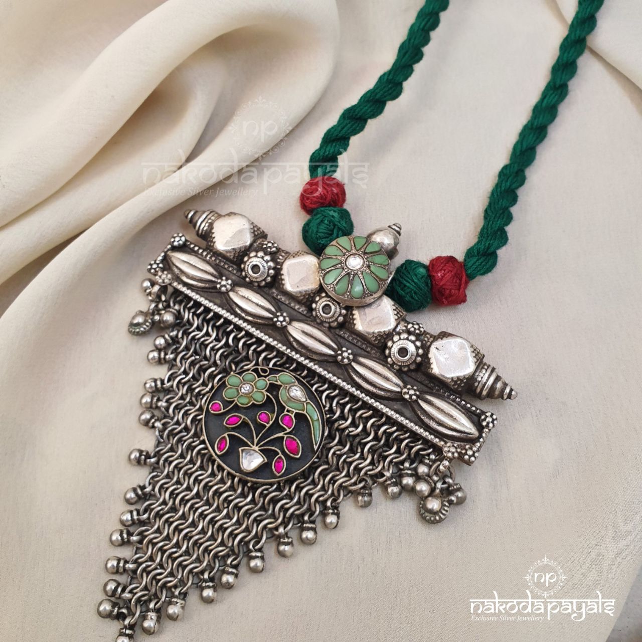 Triangle Thread Neckpiece