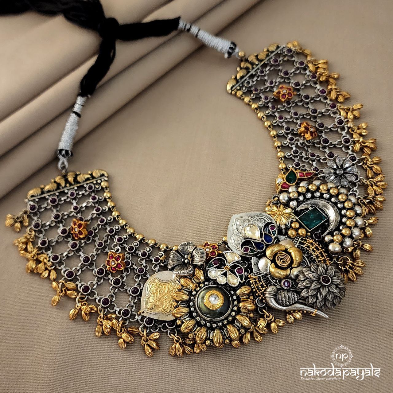 Uniquely Designed Neckpiece (N6967)