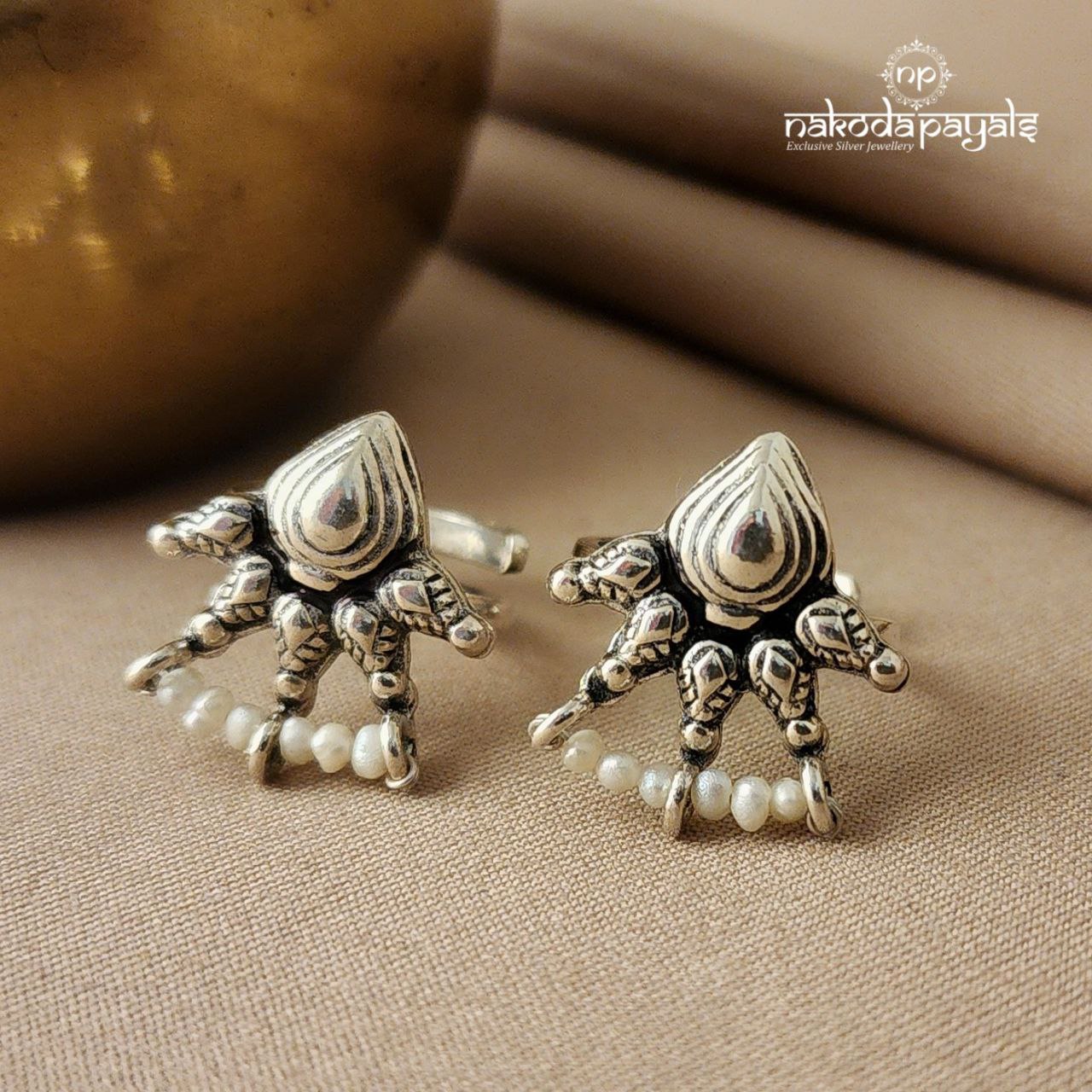 Oxidised Pearl Toerings (T2453)
