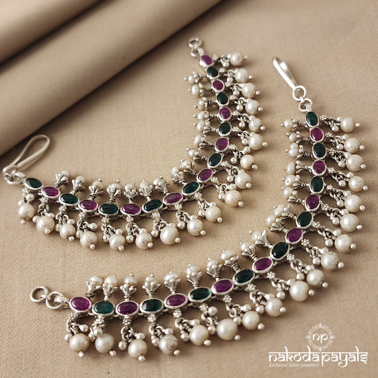 Pearl Crowned Maati (M0357)