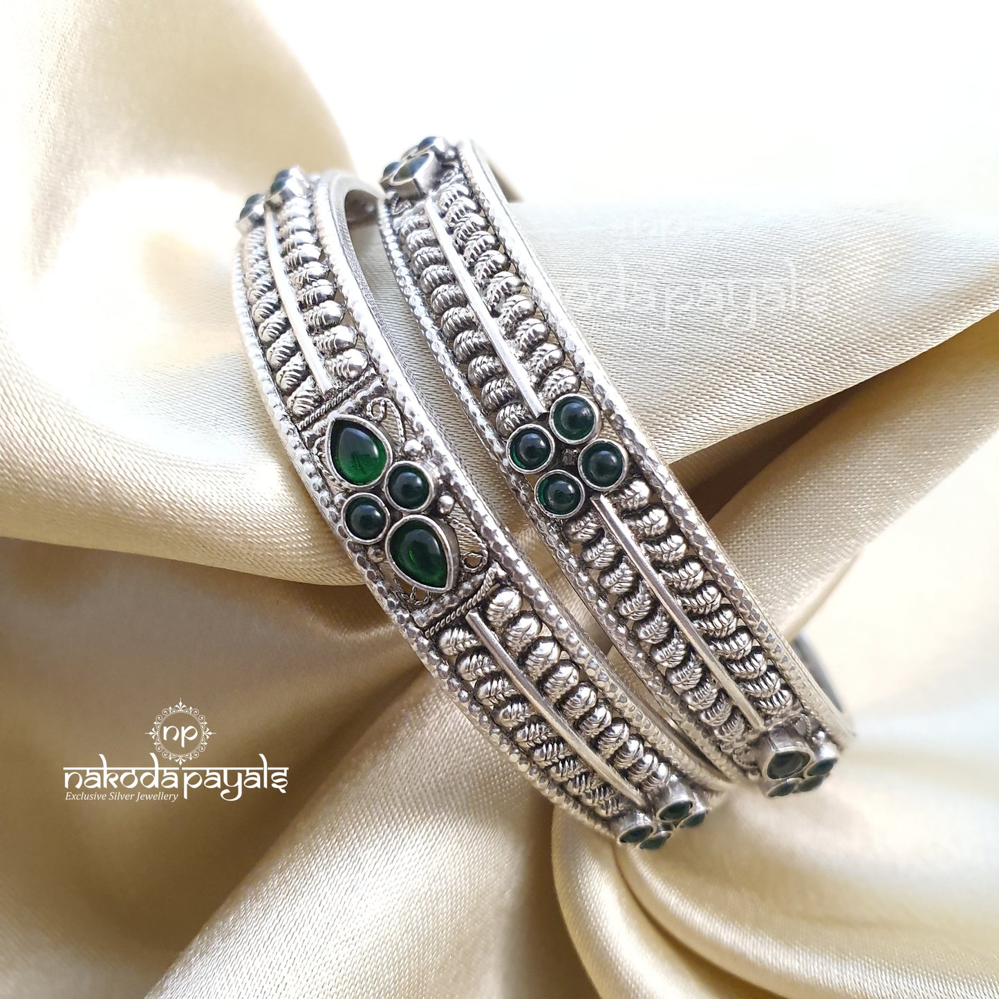 Simplistic Bangle Pair Green(3070)