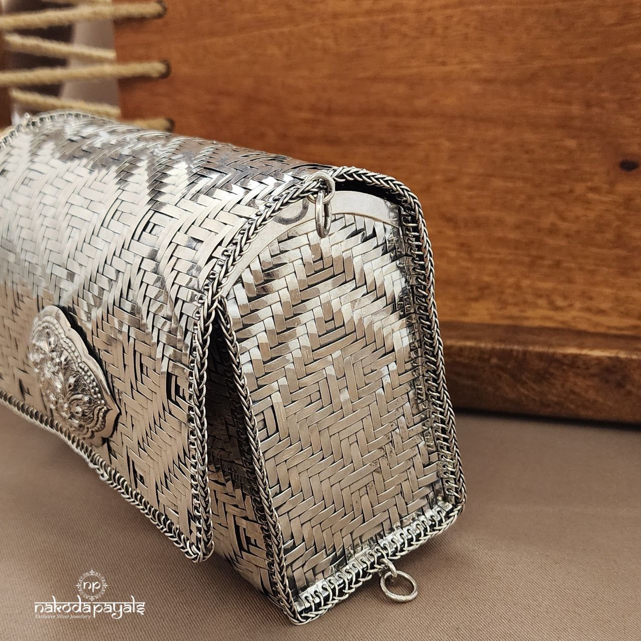 Floral Motif Clutch (Esa311)