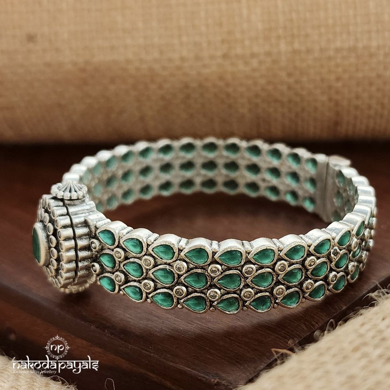 Graceful Green Openable Screw Kada (K6034)