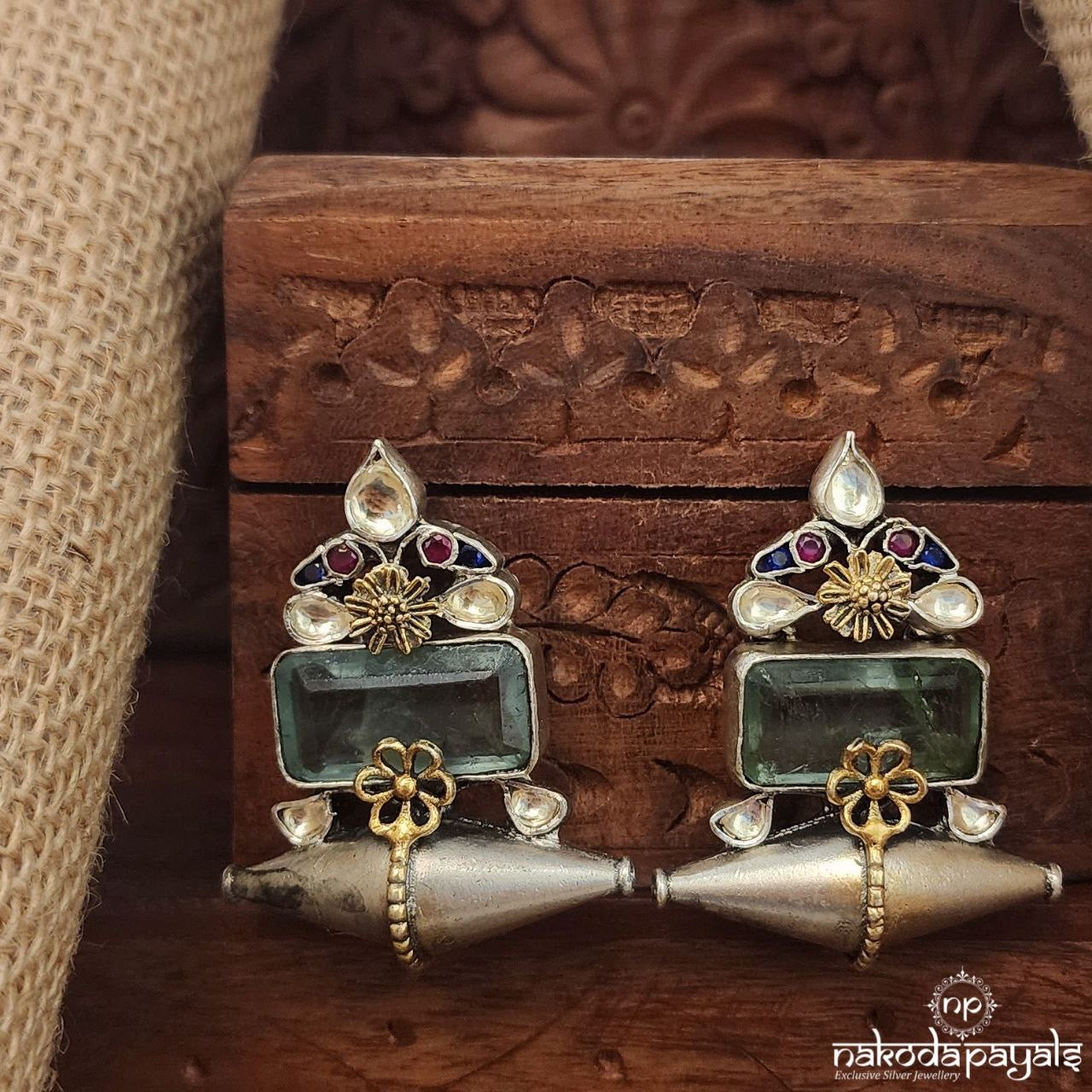 Graceful Green Dual Tone Earrings (Dt1350)