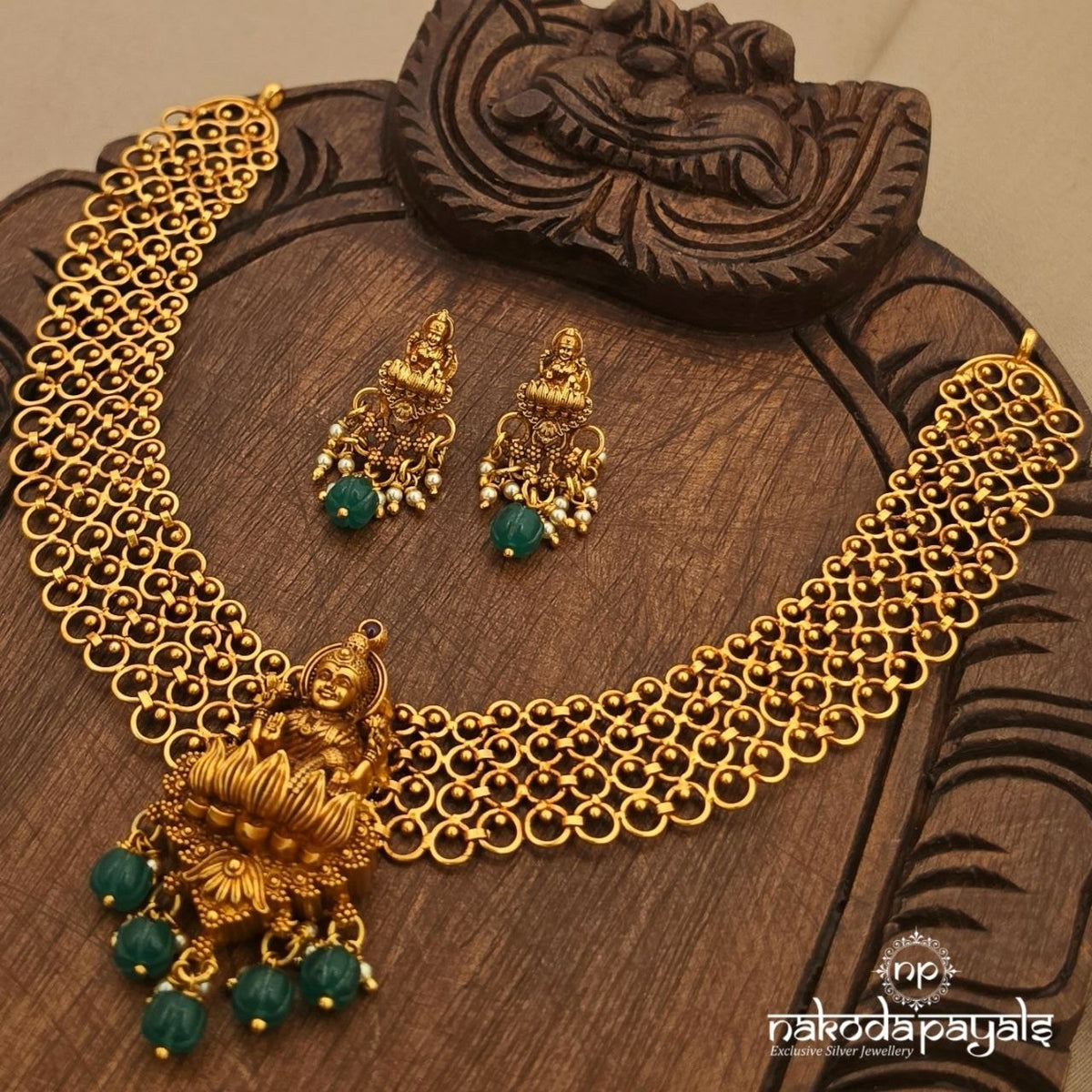 Lakshmi  Floral Neckpiece With Earrings (Gn11074)