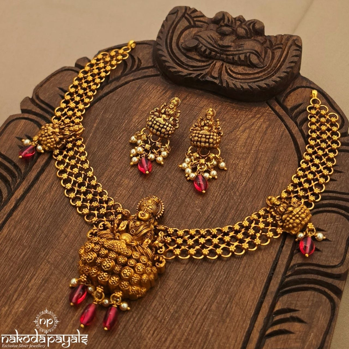 Divine  Lakshmi Pearl Neckpiece With Earrings (Gn11076)