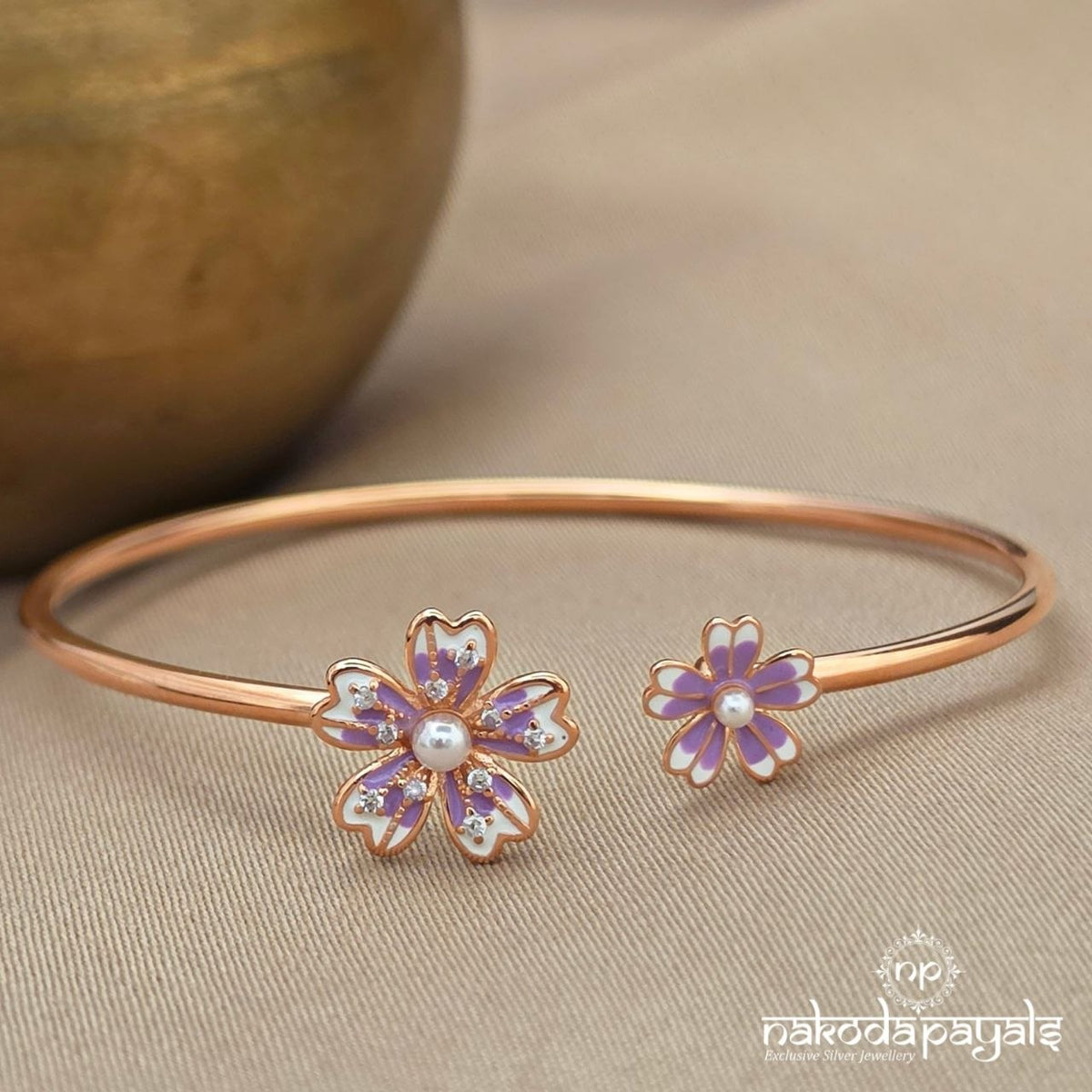 Pearly Floral Kada (St4206)