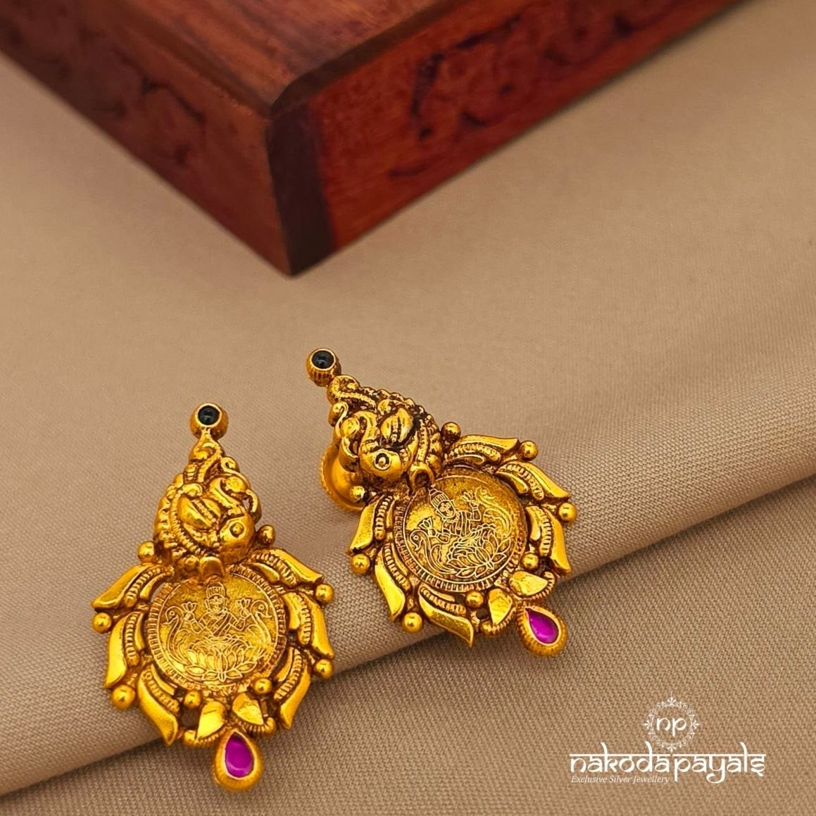 Peacock Lakshmi Coin Studs (Ge10560)