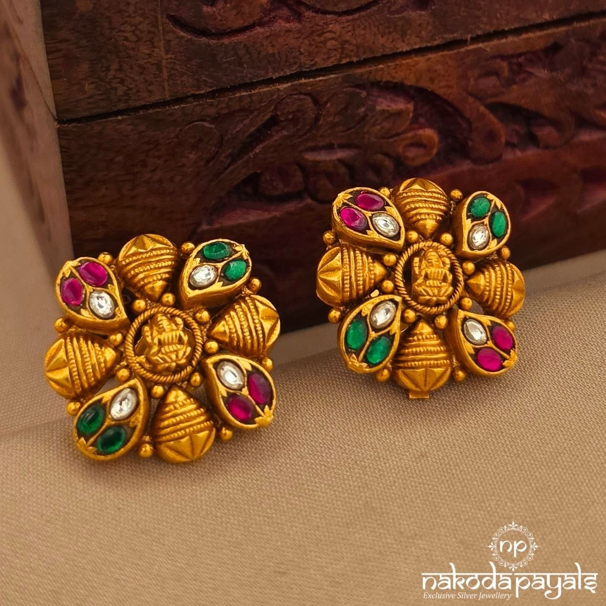 Stuuning Lakshmi Studs (Ge11254)