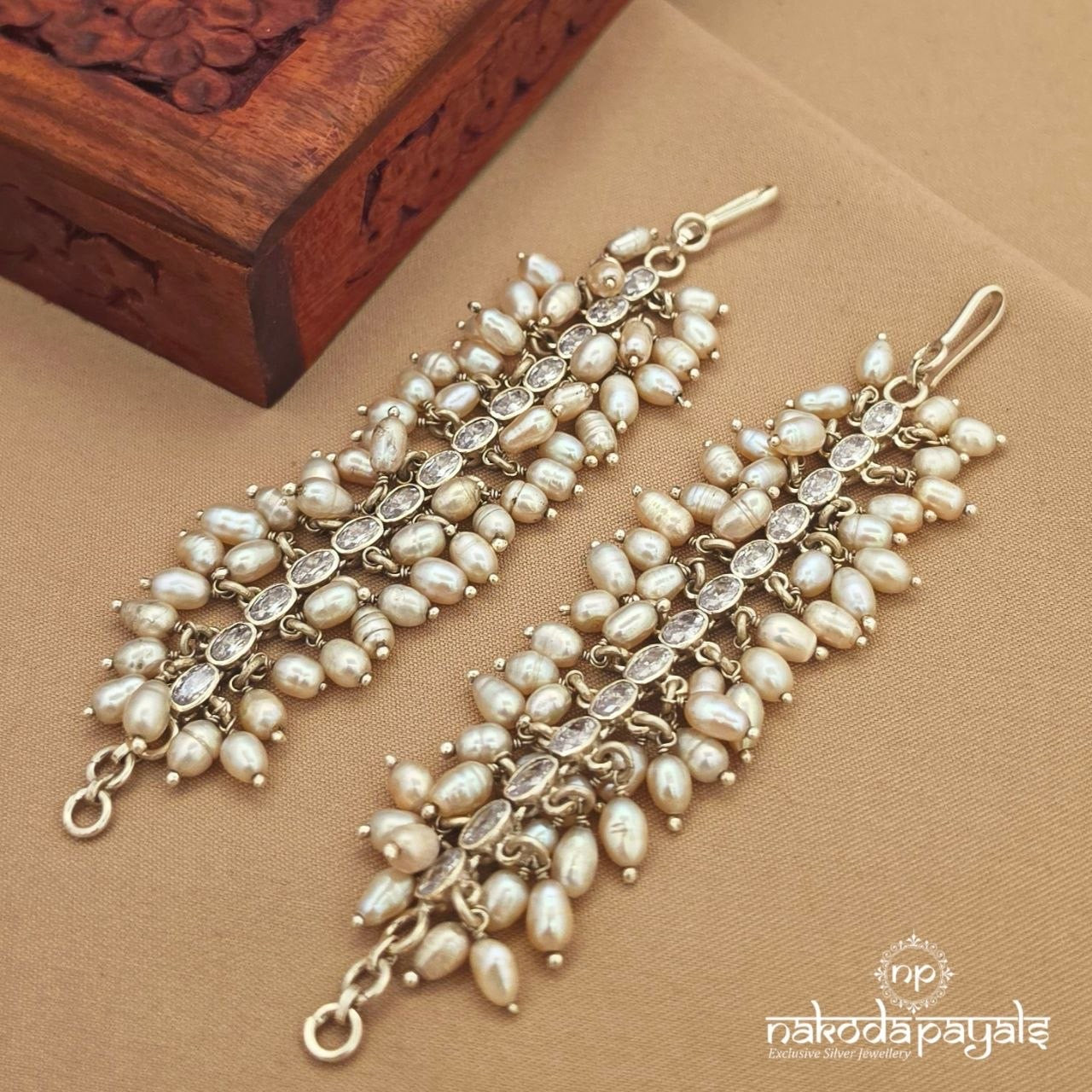 Stunning Pearly Maati (M0482)