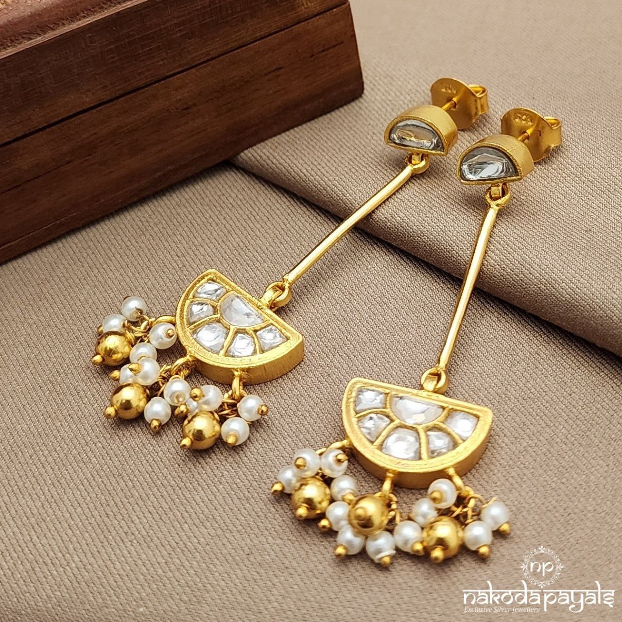 White Half Moon Drop Kundan Earrings (Ge9706)
